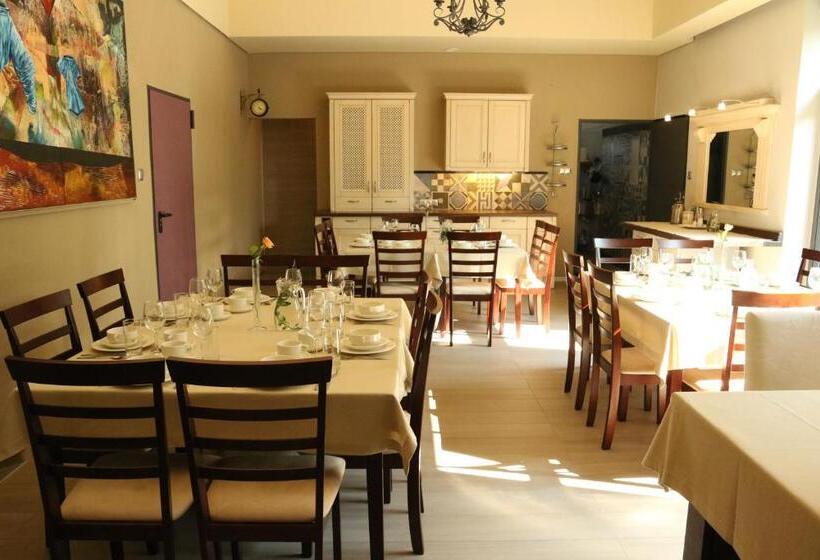 مبيت وإفطار Villa Art Korab