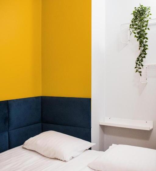 هتل کپسول Kapsuå‚y Bello Aparthostel