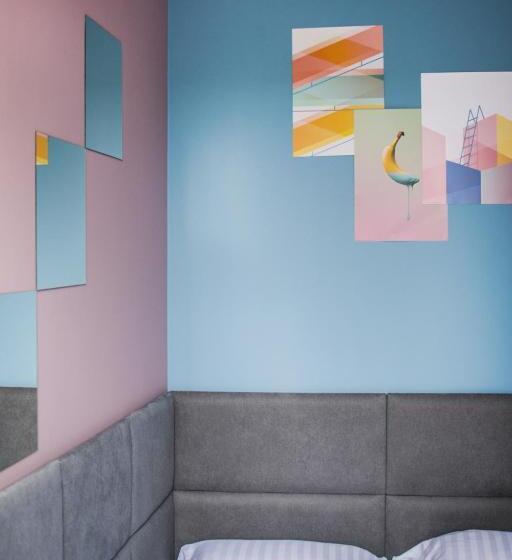 هتل کپسول Kapsuå‚y Bello Aparthostel