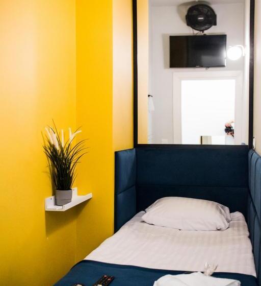 هتل کپسول Kapsuå‚y Bello Aparthostel