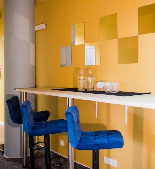 هتل کپسول Kapsuå‚y Bello Aparthostel