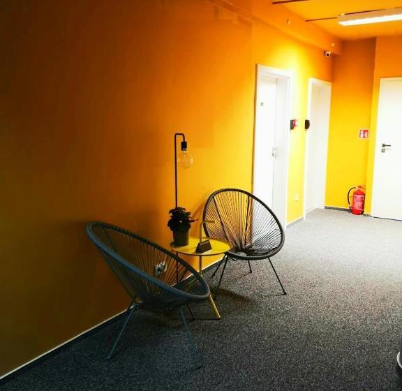 هتل کپسول Kapsuå‚y Bello Aparthostel