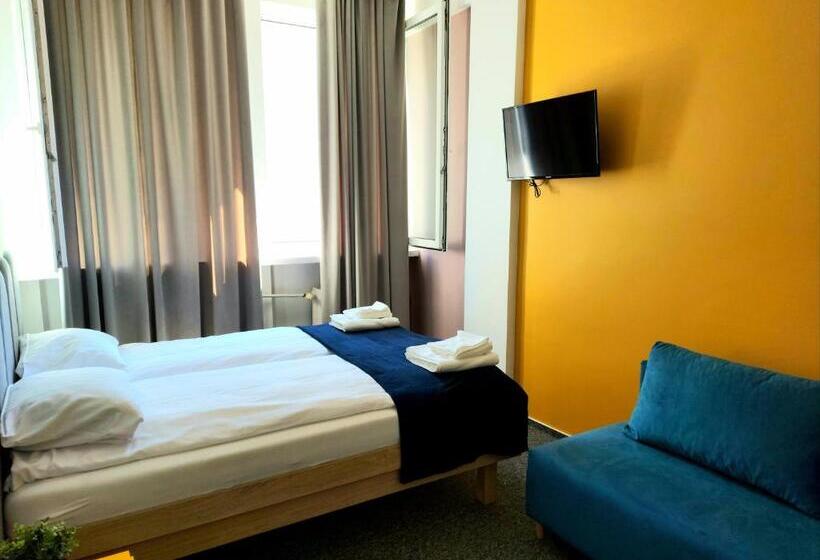 هتل کپسول Kapsuå‚y Bello Aparthostel