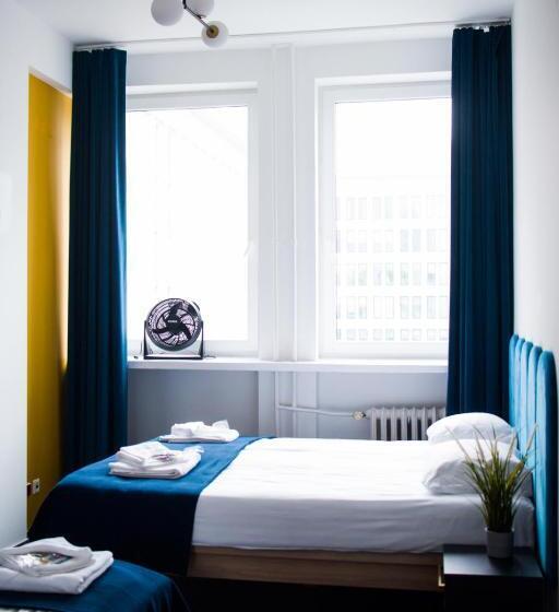 هتل کپسول Kapsuå‚y Bello Aparthostel