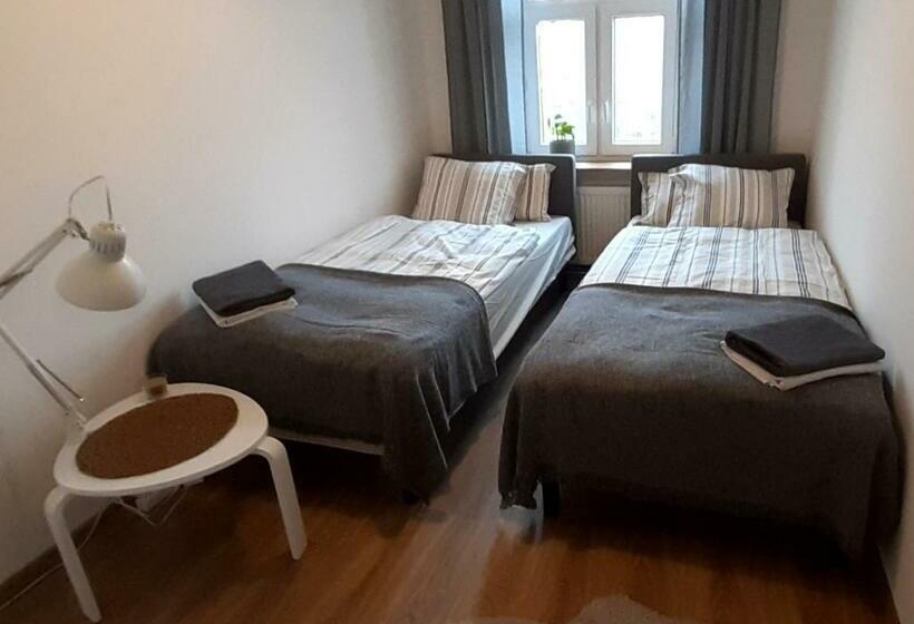 Lemuria Hostel Szkolna Centrum