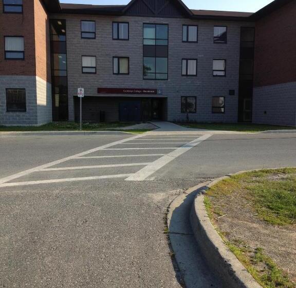 هاستل Residence & Conference Centre   Sudbury North