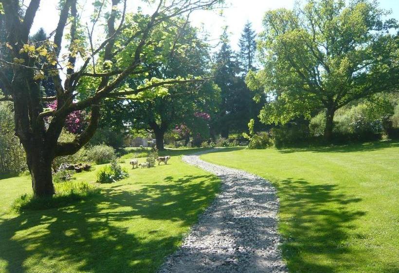 تختخواب و صبحانه Kirnan House