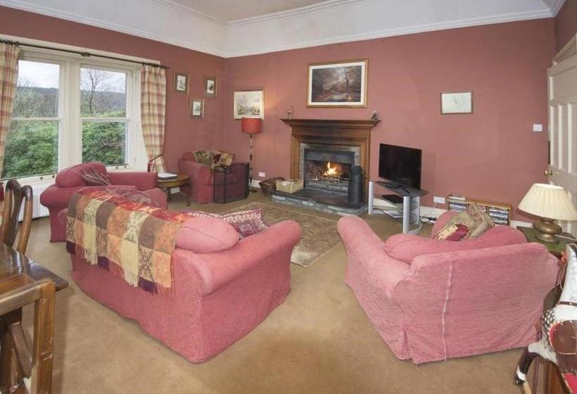 تختخواب و صبحانه Kirnan House