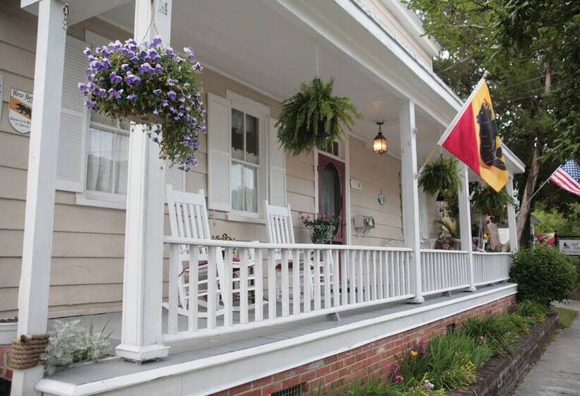 تختخواب و صبحانه The Captain's Stay