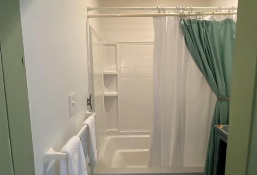 تختخواب و صبحانه The Captain's Stay