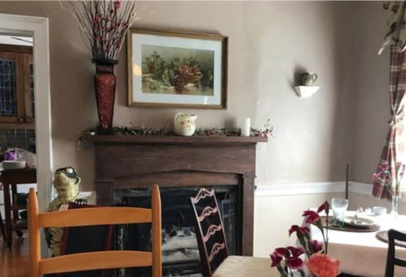 تختخواب و صبحانه The Captain's Stay