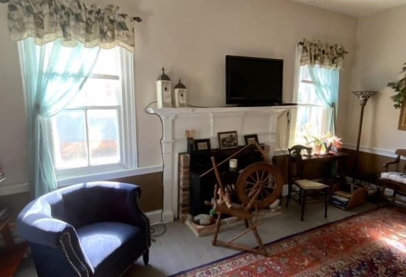 تختخواب و صبحانه The Captain's Stay