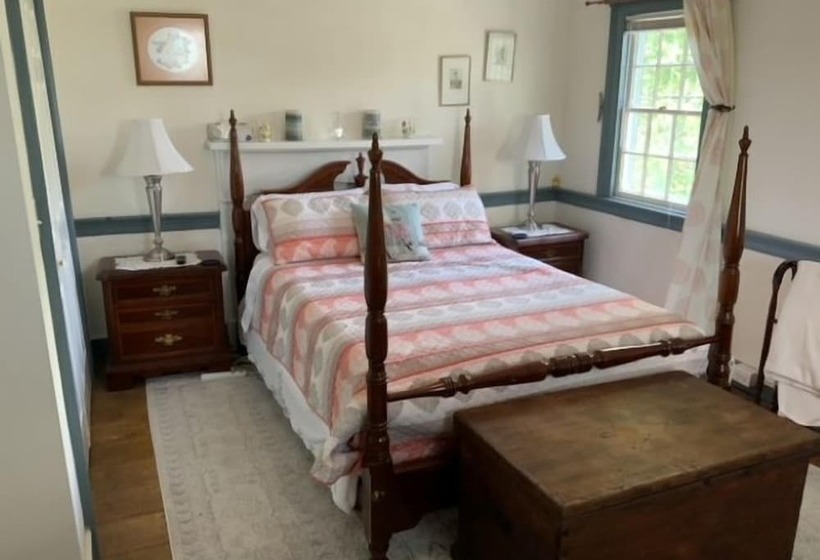 تختخواب و صبحانه The Captain's Stay