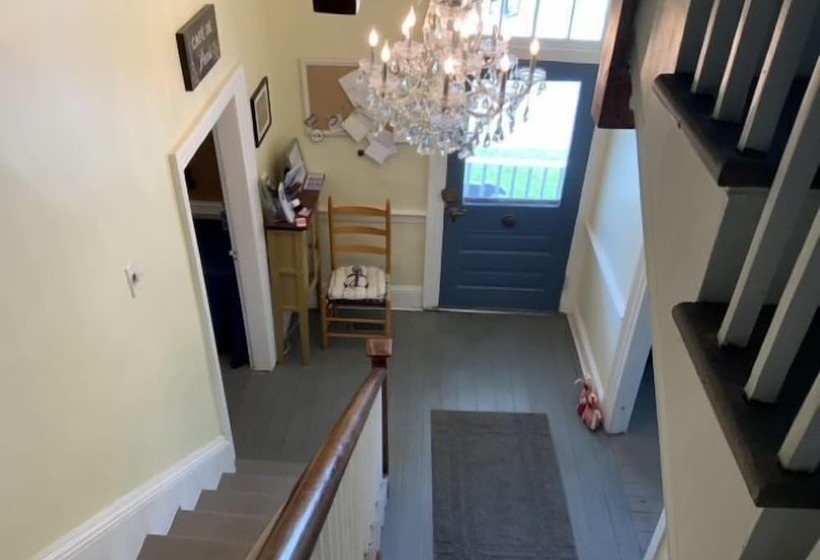 تختخواب و صبحانه The Captain's Stay