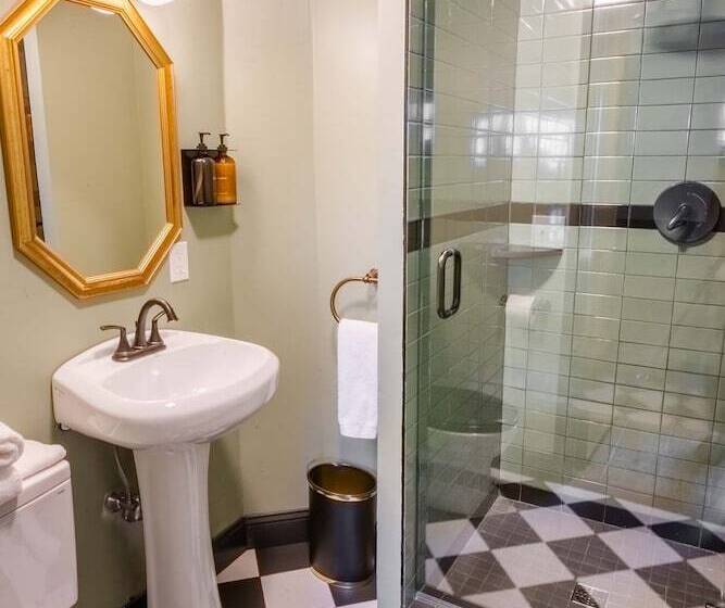 تختخواب و صبحانه The Constance, The Whitlock, & The Dewey By The Lenox Collection