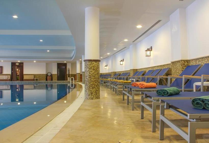 Hostal Lagoon Hotel & Resort