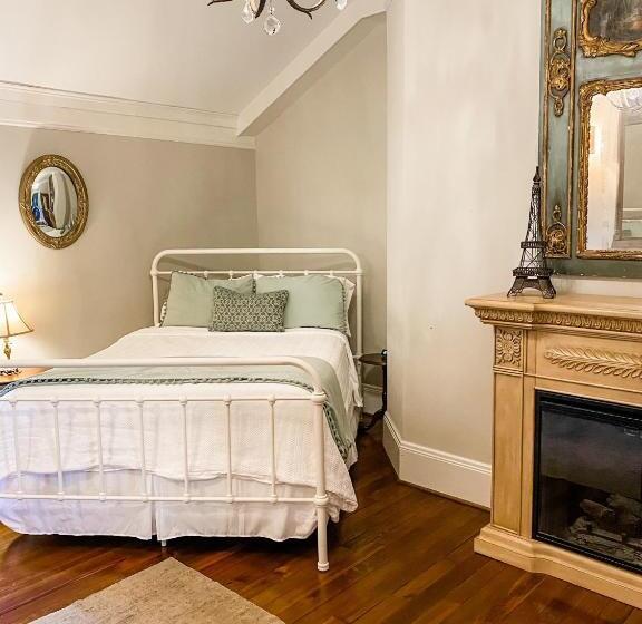 The Twelve Oaks Bed & Breakfast