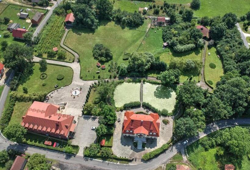 Общежитие Zespół Pałacowo Parkowy Bądzów