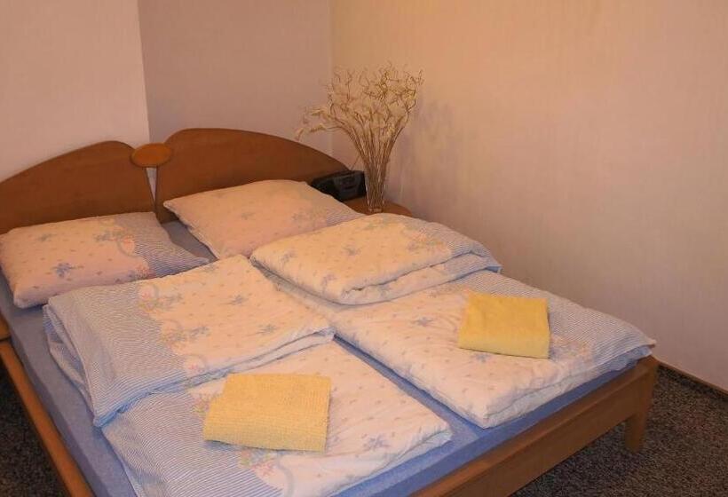 تختخواب و صبحانه Karkoz