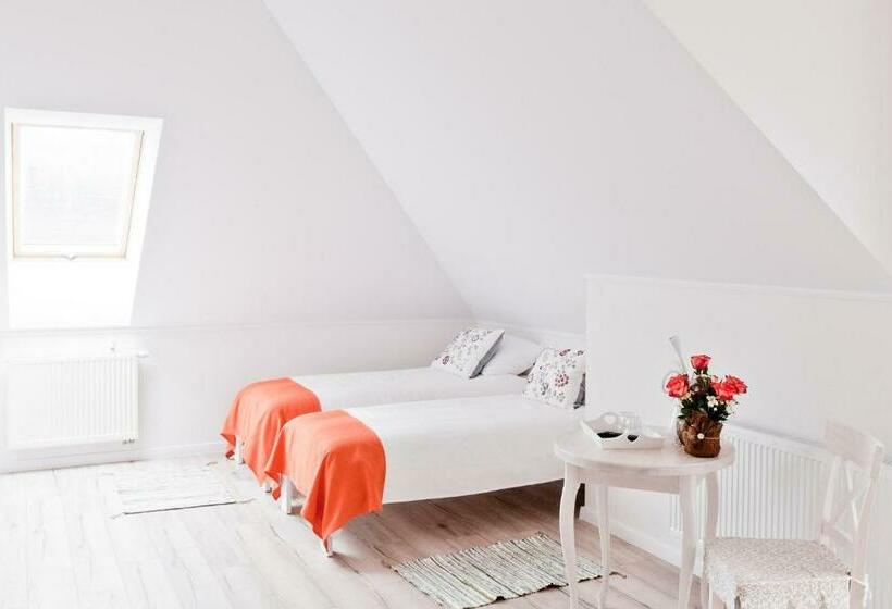 Bed and Breakfast Rezydencja Pod Taborskimi Sosnami