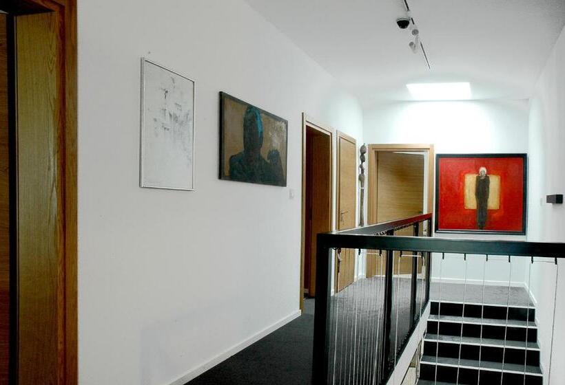 住宿加早餐  Salon Win Wine Bar & Apartments