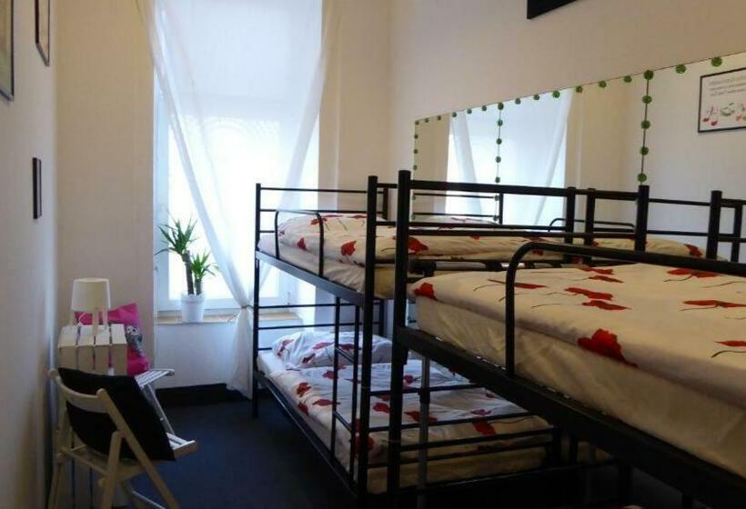 Flyfly Hostel , Darmowy Parking , Rezerwuj Przez Urządzenia Mobilne 10 Procent