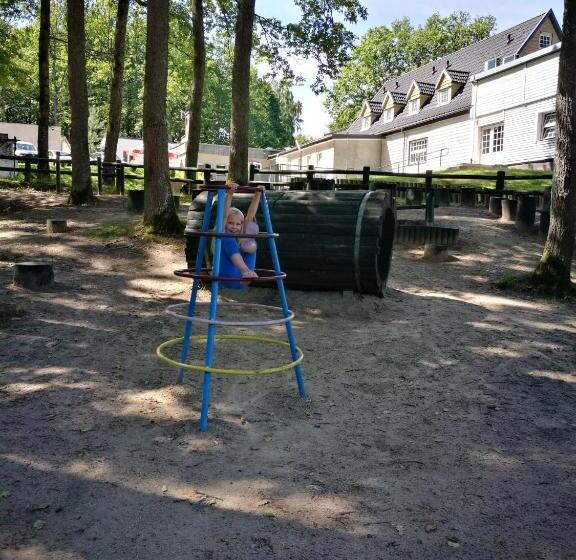 ユースホステル Pokoje Hotelowe Nad Jeziorem Jelen