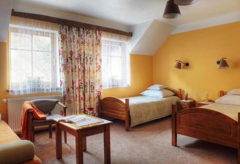 تختخواب و صبحانه Chata Cyborga