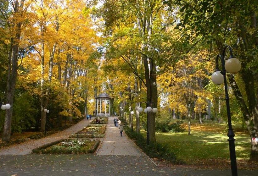 تختخواب و صبحانه Villa Almira