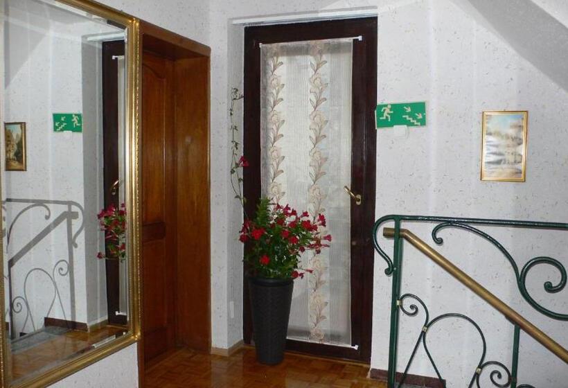 تختخواب و صبحانه Villa Almira