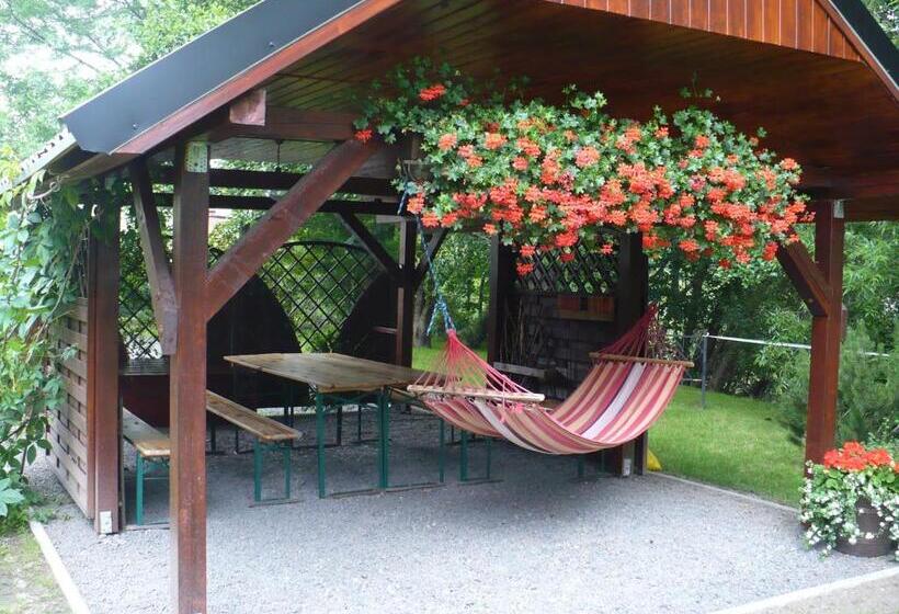 تختخواب و صبحانه Willa Akme