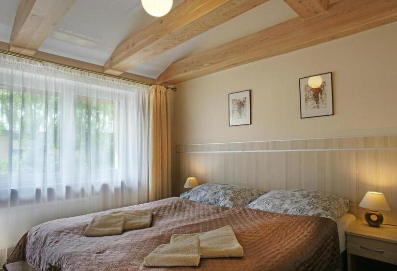 تختخواب و صبحانه Willa Celina