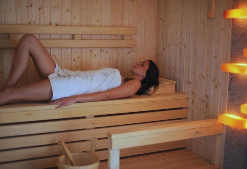 リゾートホテル Wichrowe Wzgórze Chmielno