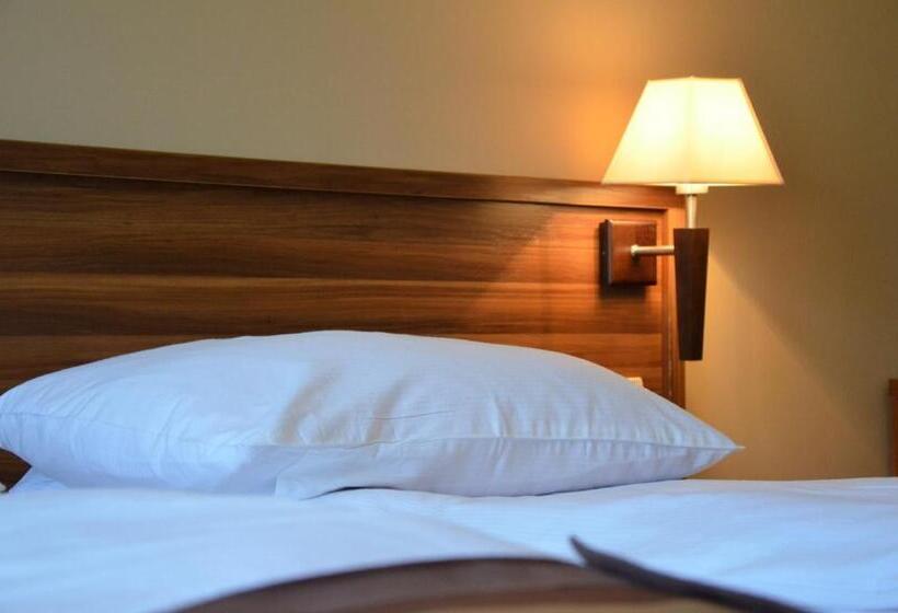 ベッドアンドブレックファースト Obiekt Tatar   Usługi Hotelarskie