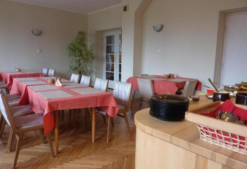 تختخواب و صبحانه Willa Litka