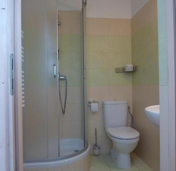 تختخواب و صبحانه Willa Litka