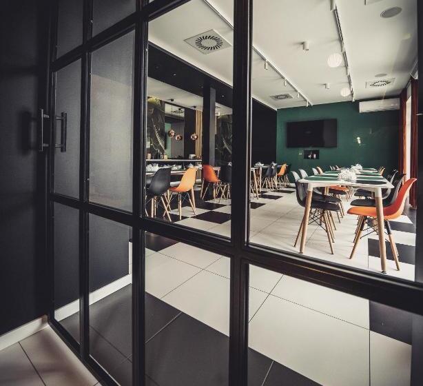 בית מלון כפרי Kelman Inn Global Nowa Sól