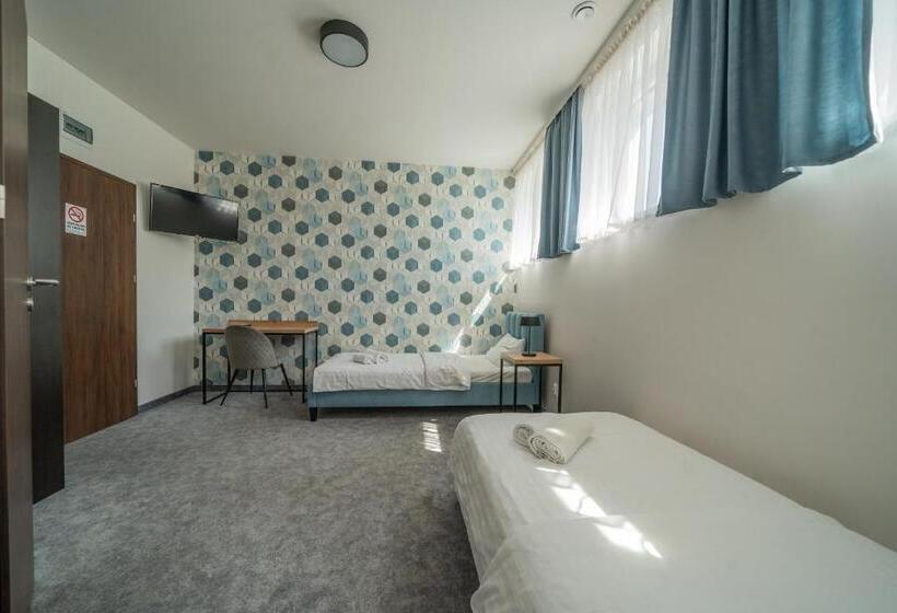 בית מלון כפרי Kelman Inn Global Nowa Sól