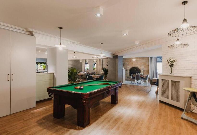 ホテル Rozdroże Nieborów