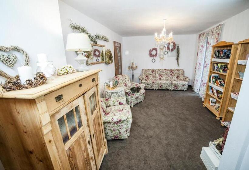 تختخواب و صبحانه Willa Izbica Karpacz