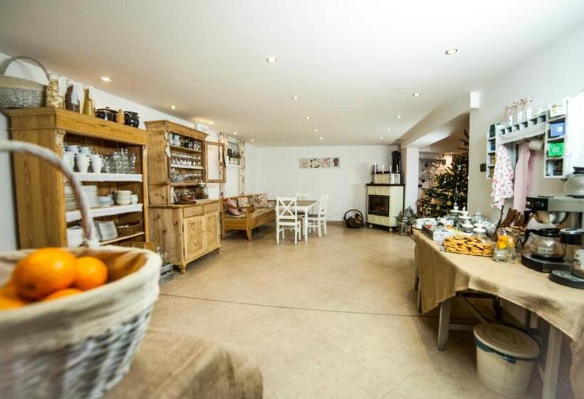 تختخواب و صبحانه Willa Izbica Karpacz