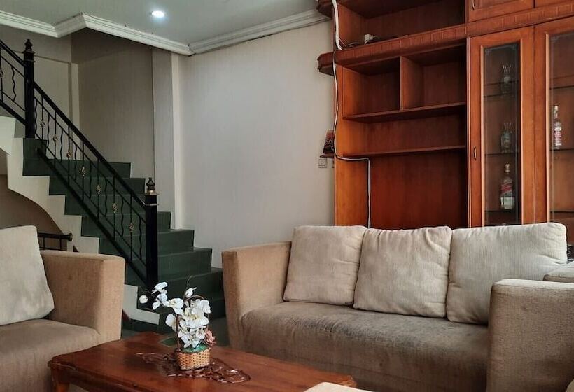 پانسیون Go Hard Or Go Home Surf Lodge