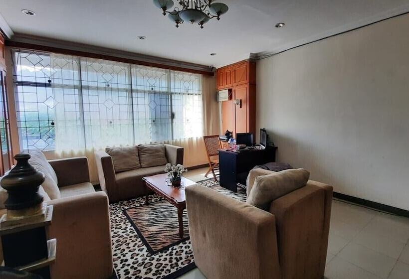 پانسیون Go Hard Or Go Home Surf Lodge