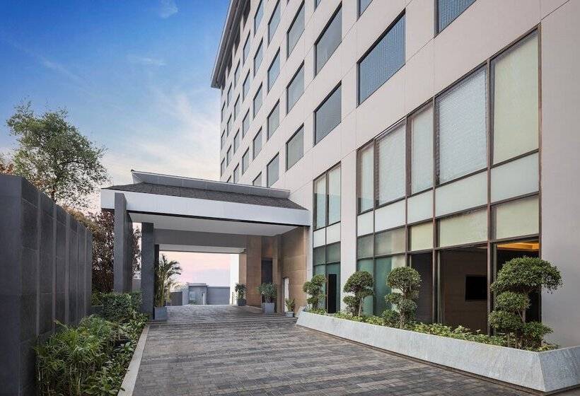 فندق Courtyard By Marriott Shillong