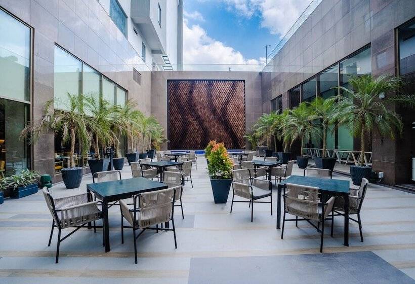 فندق Courtyard By Marriott Shillong