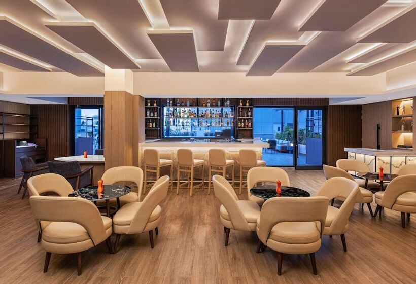 فندق Courtyard By Marriott Shillong