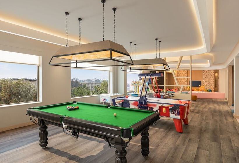 فندق Courtyard By Marriott Shillong