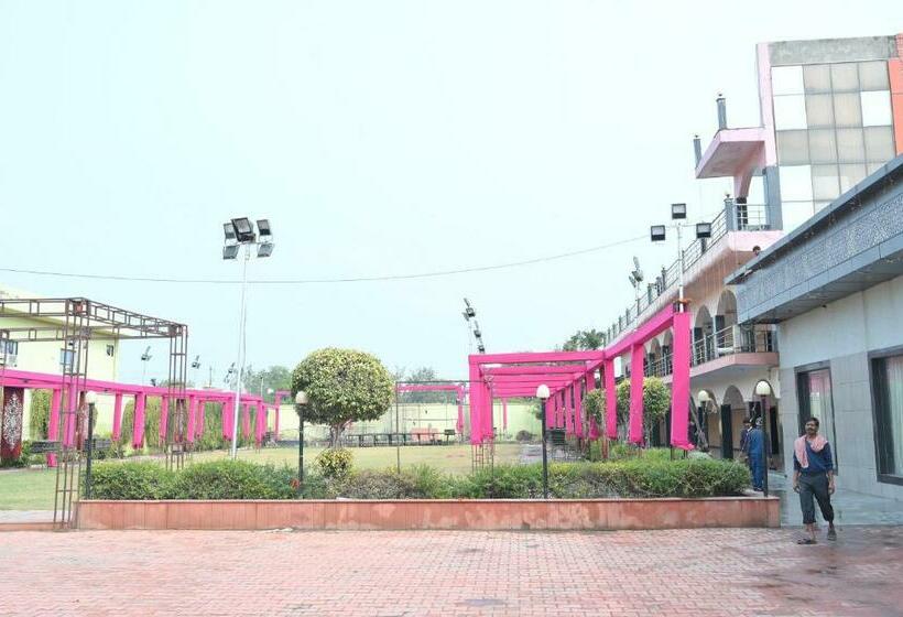 Отель Mukund Dham Near Mathura Railway Station