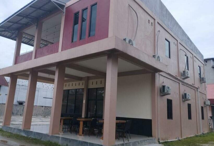호텔 Oyo 92243 Fanilly Guest House Marabahan