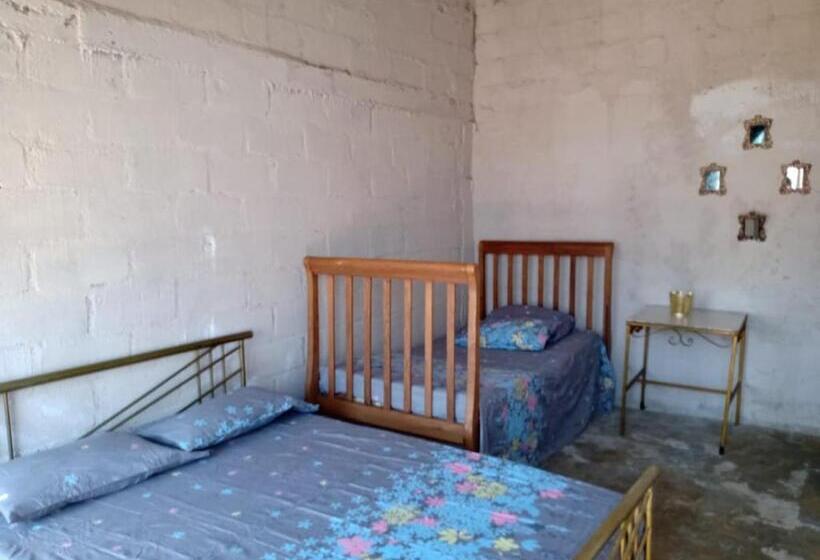 پانسیون Hostal Mayapo Beach